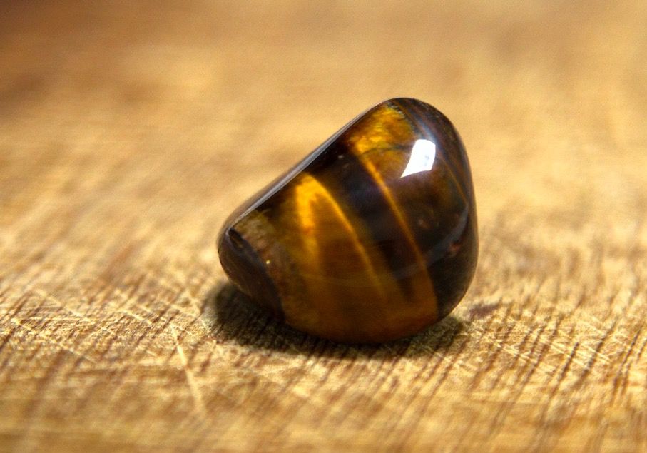 Cómo usar la piedra ojo de tigre para atraer buena suerte 8 Cómo usar la piedra ojo de tigre para atraer buena suerte